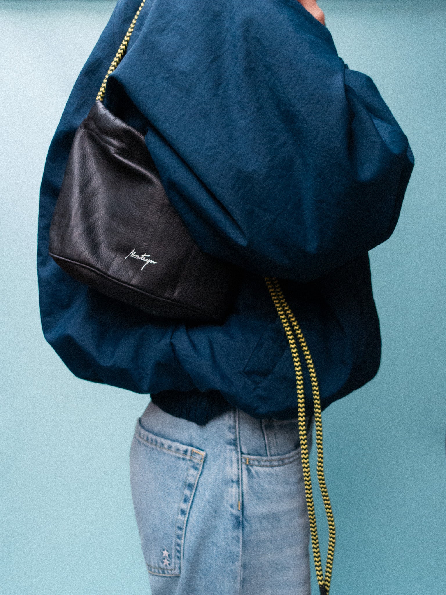 Oval, Black